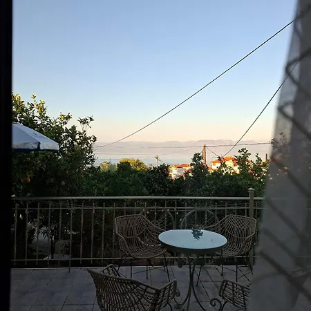 בית נופש Cosy 2bedroom House Sea View & Garden In Petalídhion