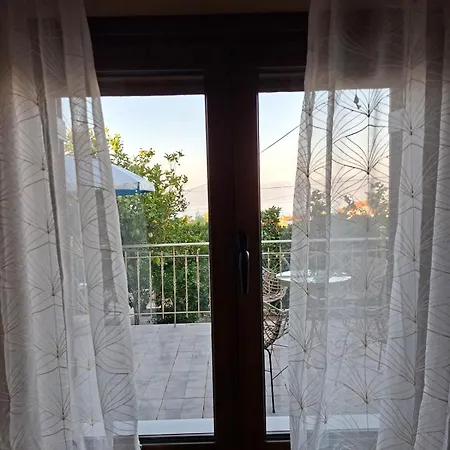 Cosy 2bedroom House Sea View & Garden In *