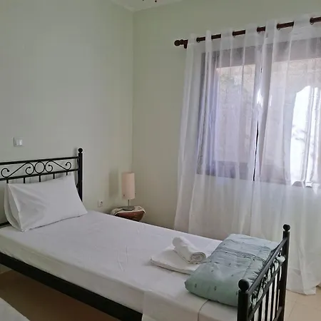 בית נופש Cosy 2bedroom House Sea View & Garden In Petalídhion