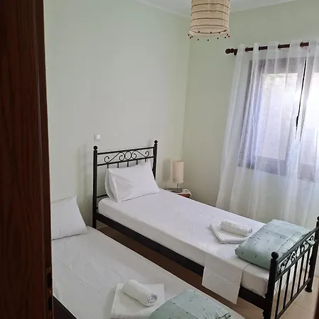 בית נופש Cosy 2bedroom House Sea View & Garden In Petalídhion