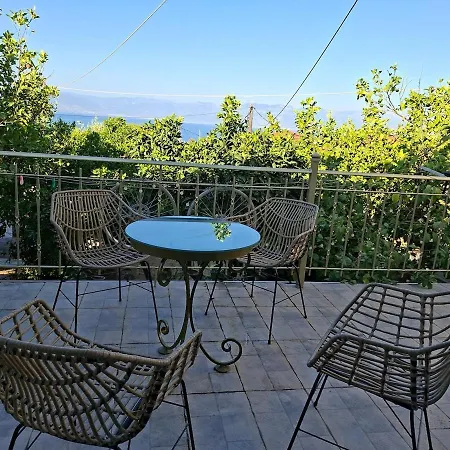 Cosy 2bedroom House Sea View & Garden In *